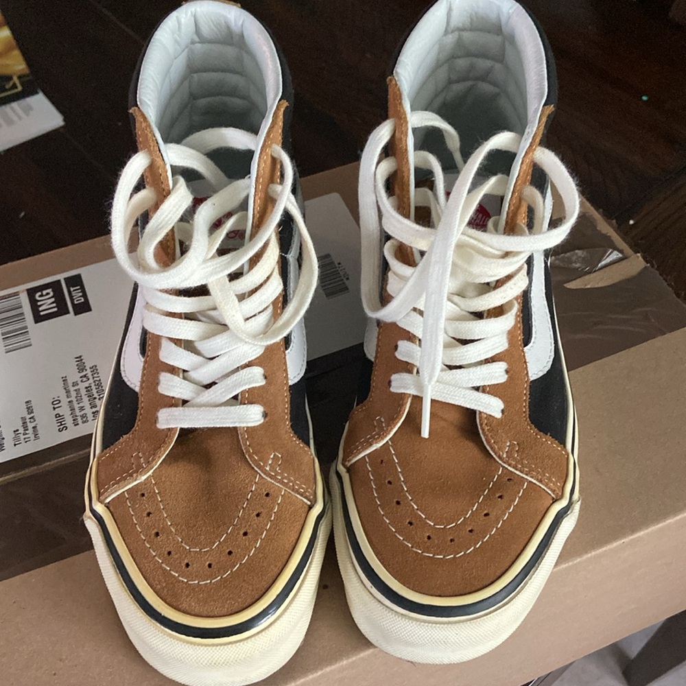 Vans - Picture 2 of 2